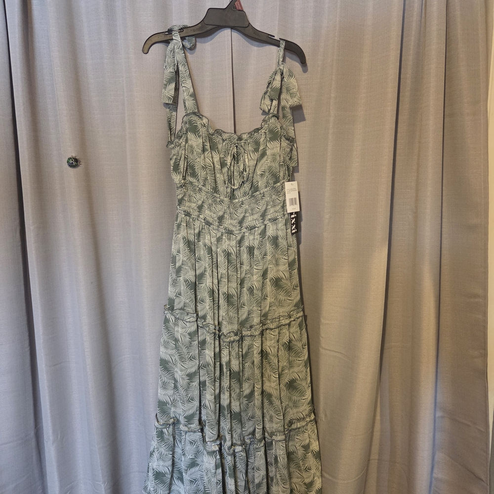 Trixxi Sage Green Leaf Print Maxi Dress